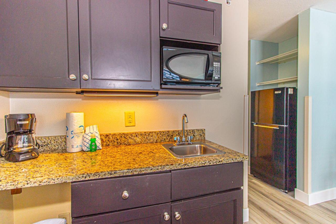 Landmark Resort King Suite Unit 710 Beautifully Updated Sleeps 4 默特尔比奇 客房 照片